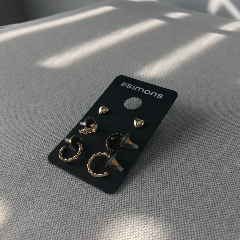 Simons gold curved earrings